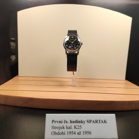 36 Nové Město n. Met – městské muzeum,první čsl. hodinky vyrobené v Novém Městě