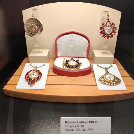41 Nové Město n. Met – městské muzeum, hodinky zn. Prim vyrobené v Novém Městě V