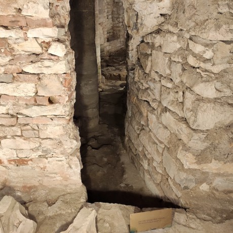 23 Benediktinský klášter – krypta, archeologické vykopávky z 11. stol.
