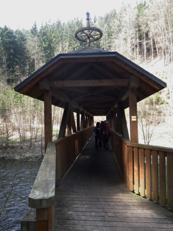 Přes Metuji vedlo několik dřevěných mostů
