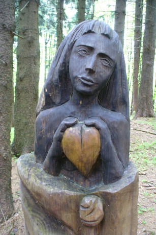 Stezka krušnohorských pověstí - jedna z dřevěných soch