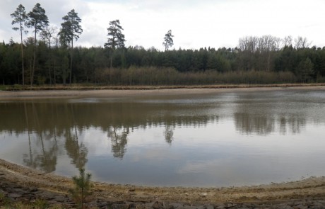 Částečně vypuštěný rybník