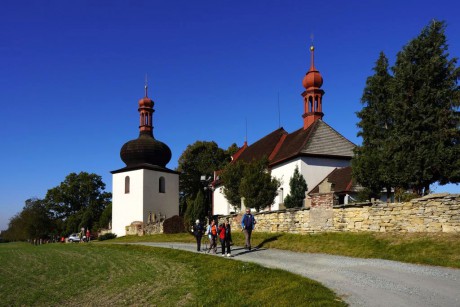 06 Dobruška – kostel sv. Ducha se samostatnou zvonicí