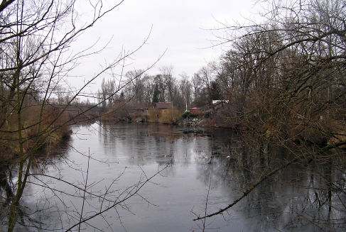 Pochod po břehu Labe