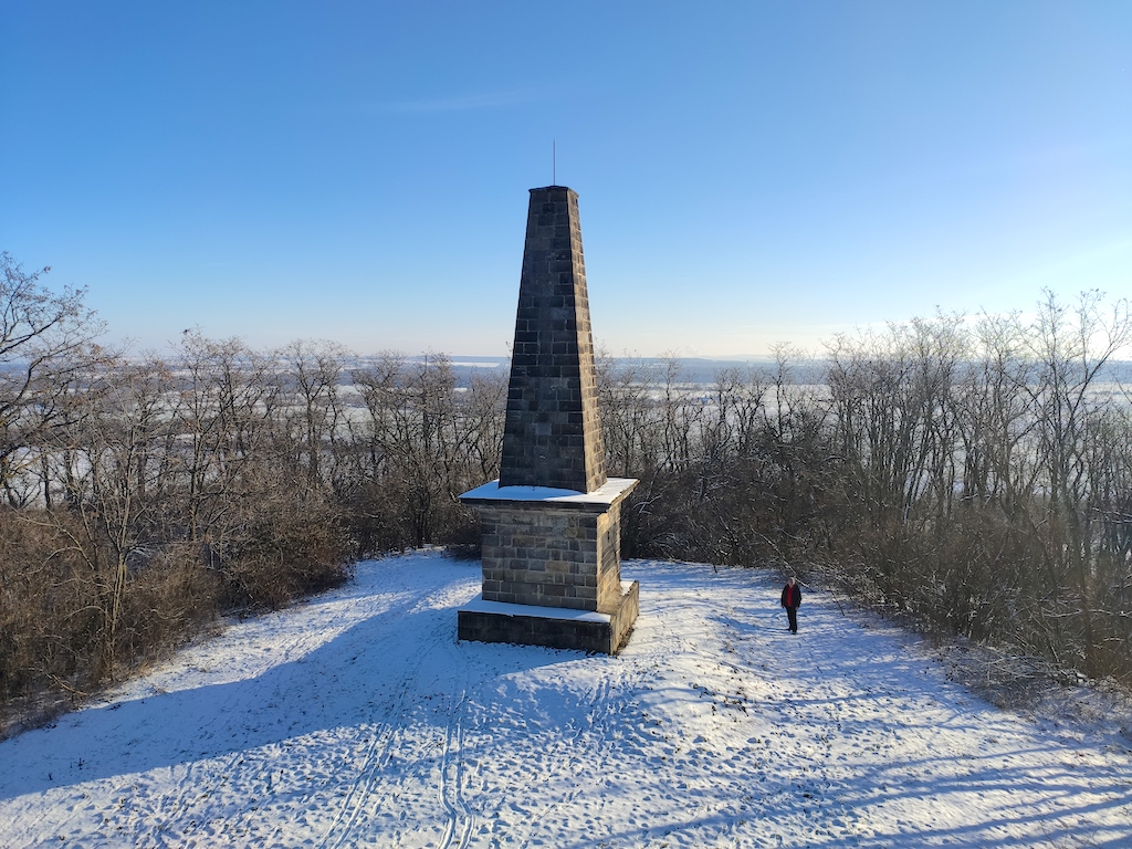 02 Vrch Bedřichov – památník bitvy u Kolína r. 1757