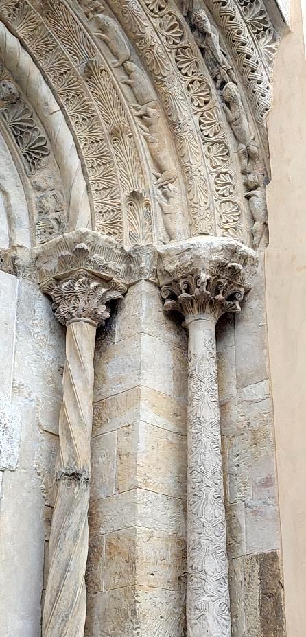 03 Záboří n. Lab. - portál románského kostela sv. Prokopa