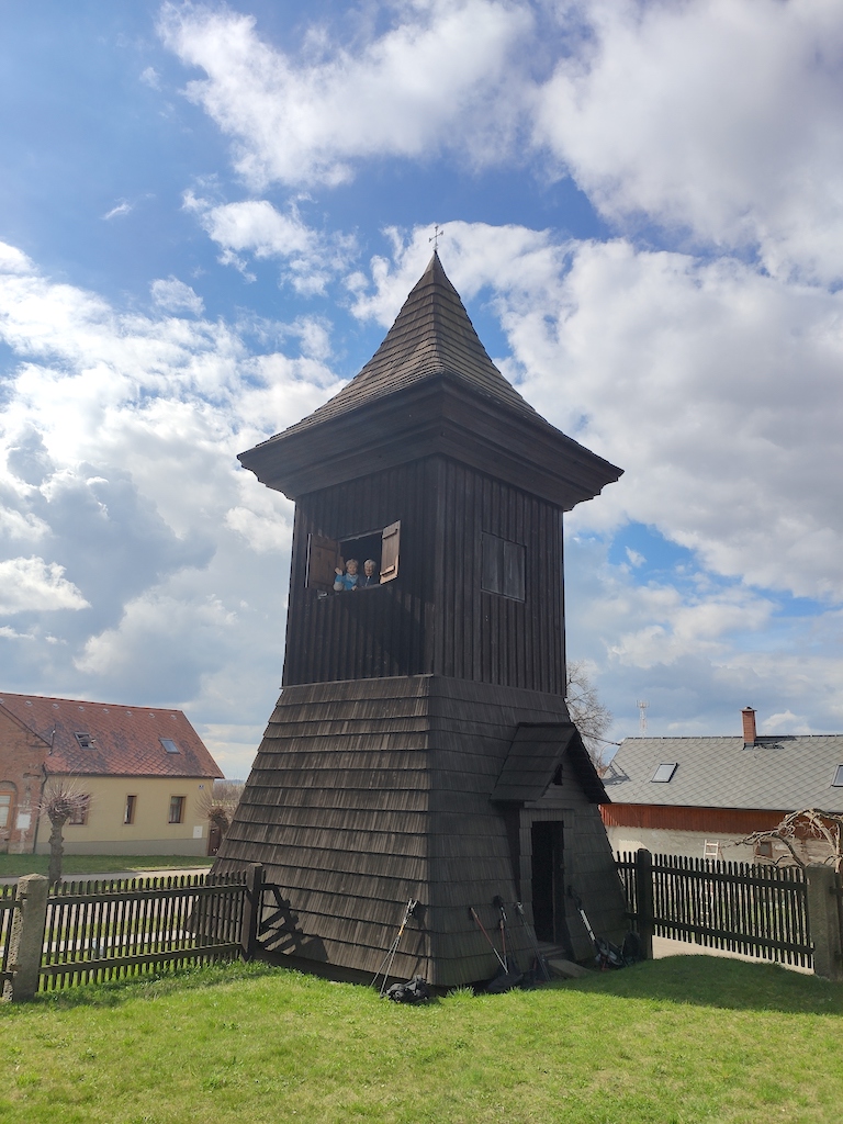 02 Loučná Hora – zvonice u kostela sv. Jiří