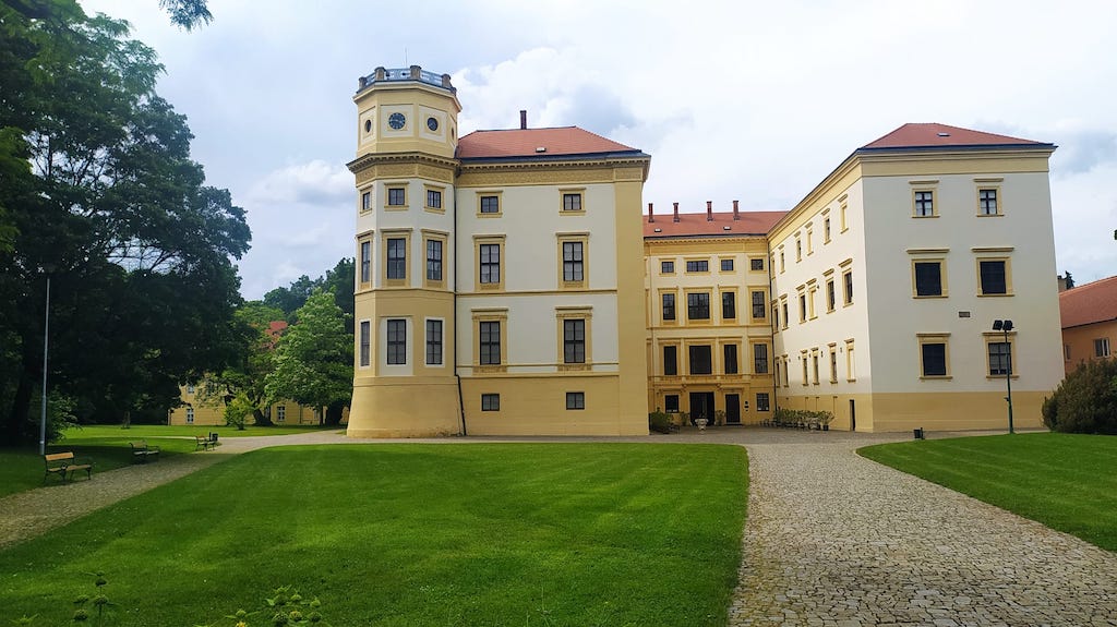 38 Strážnice – zámek