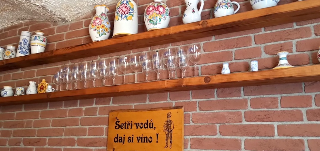 31b Petrov, vinné sklepy Plže