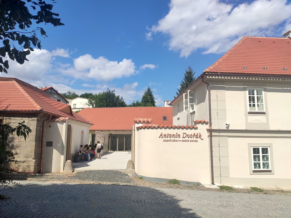 40 Nelahozeves – rodný dům Ant. Dvořáka