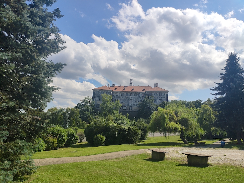42 Nelahozeves