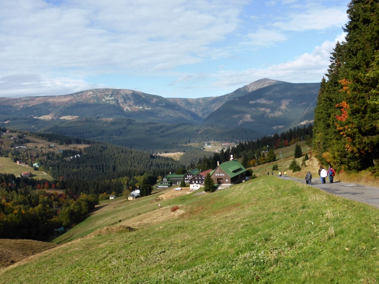 Na obzoru Krkonoše - sestupujeme do Pece pod Sněžkou