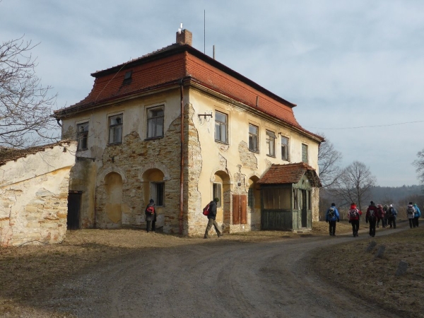 Bolehošťská Lhota - chátrající lovecký zámeček