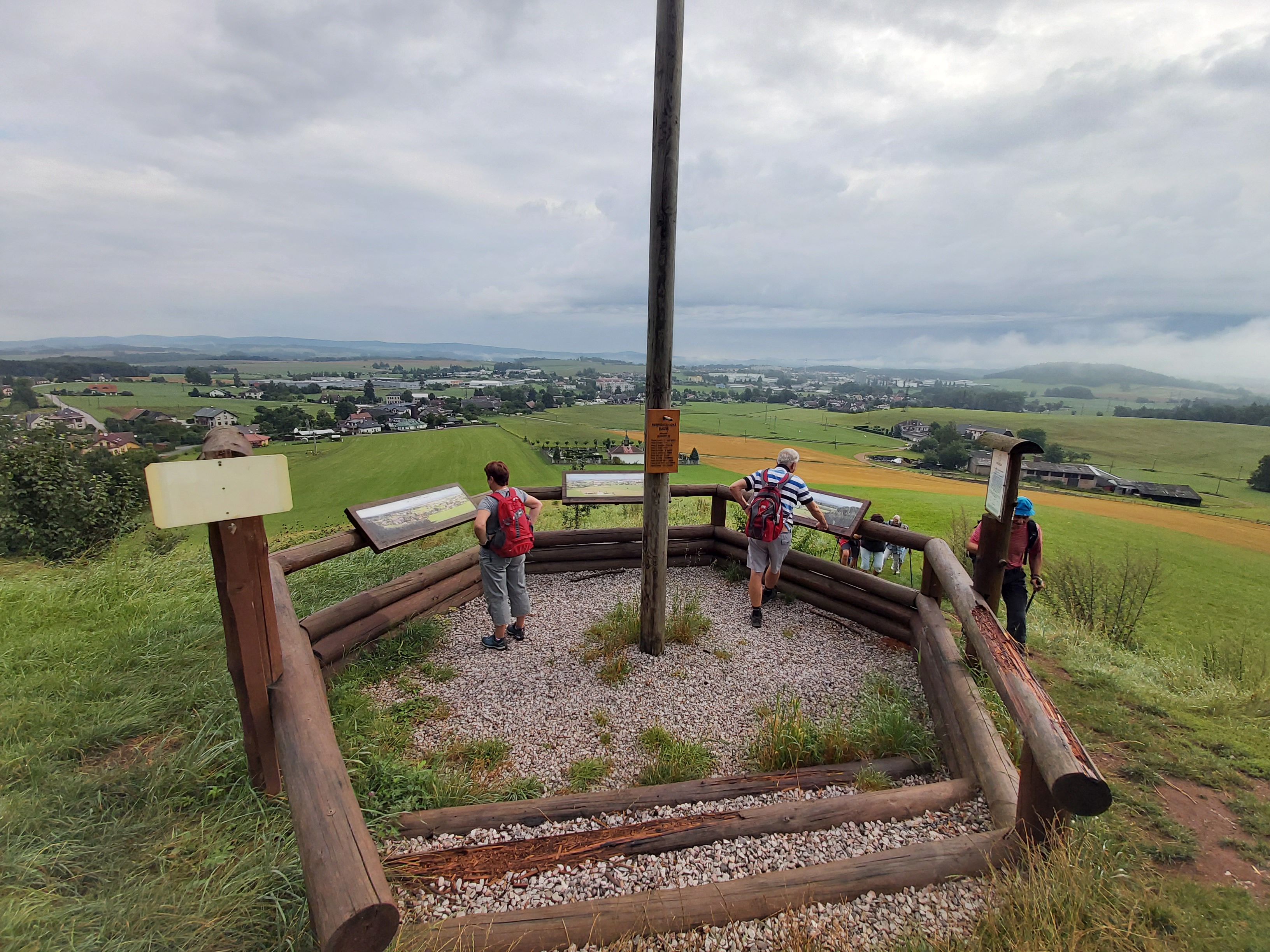 04  Na výhledně na kopci Kalvárie (460 m)