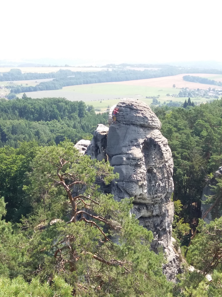 010-Horolezec na skalní věži Orloj