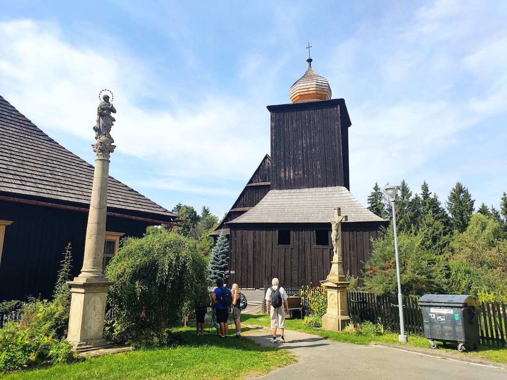 17 Liberk – mariánský sloup a zvonice