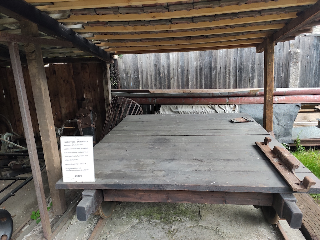 12 Železniční stanice Sudoměř – drážní vozík Bahnwagen z r. 1874, vyrobený v Liberci