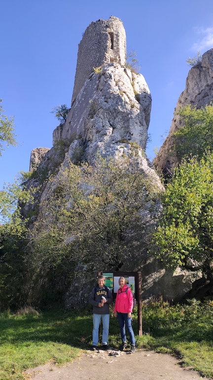 27 Sirotčí hrad II