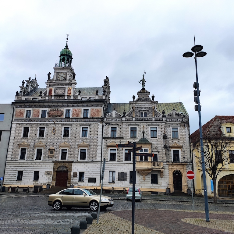 39 Karlovo náměstí - radnice, pův. dva samostatné domy