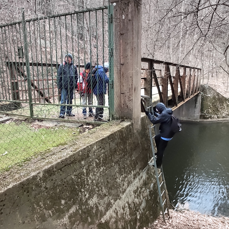 38 Zavřená brána vodní elektrárny Práčov není překážkou I