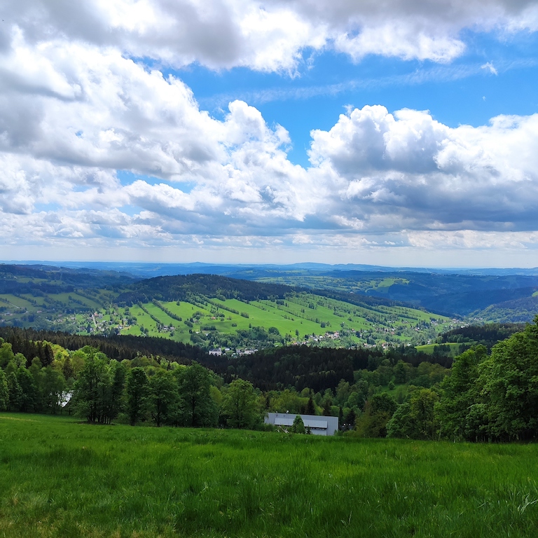 08 Cestou z Čertovy hory – pohled na Rokytnici